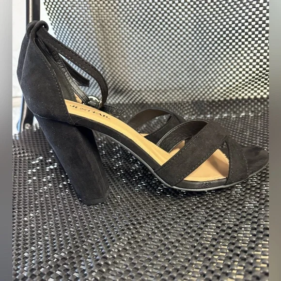 JustFab Black Crisscross Heels - Picture 4 of 11